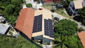 Painéis de energia solar em Itamaracá, na região metropolitana do Recife