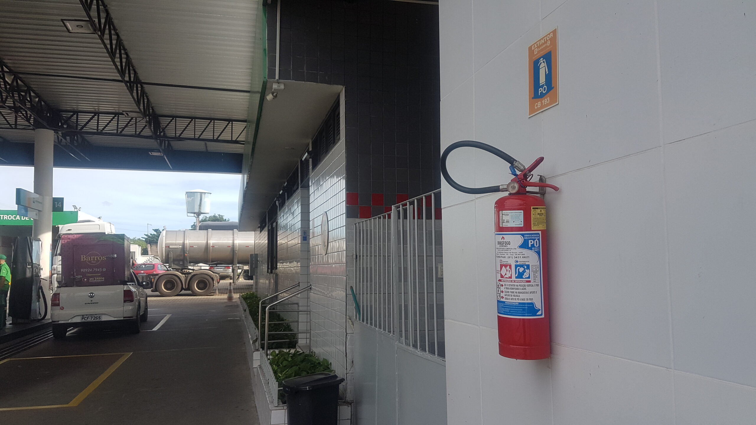 obrigação dos extintores de incêndios nos edifícios e estabelecimentos comerciais