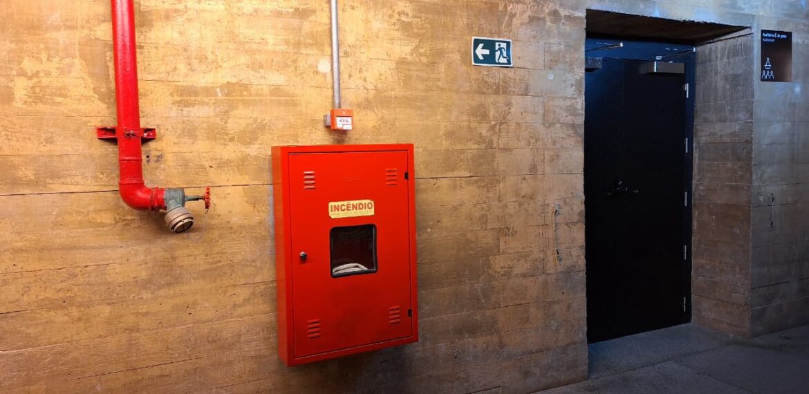 hidrante, bombeiro civil